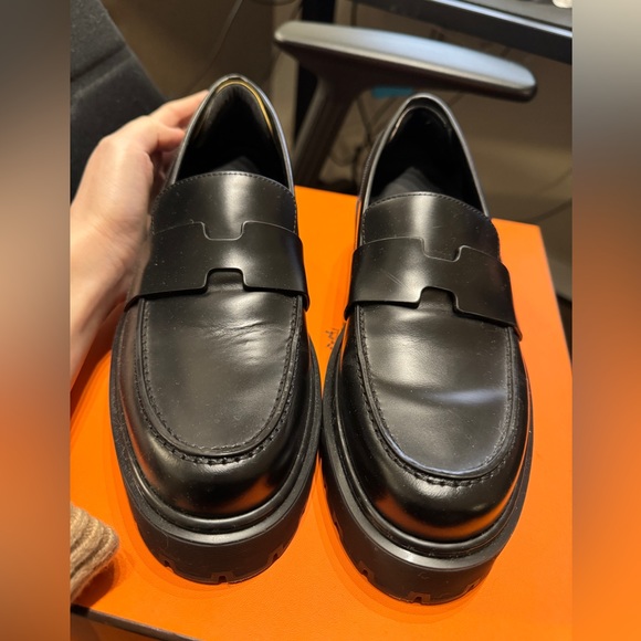 Authentic hermes. Woman. Loafers.  Size 38.  Good for 7.5-8. - Picture 2 of 6